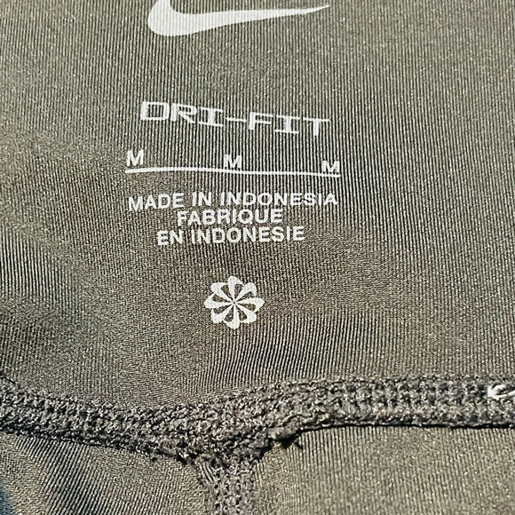 Nike Women's Sleek Black Leggings - Picture 5 of 9